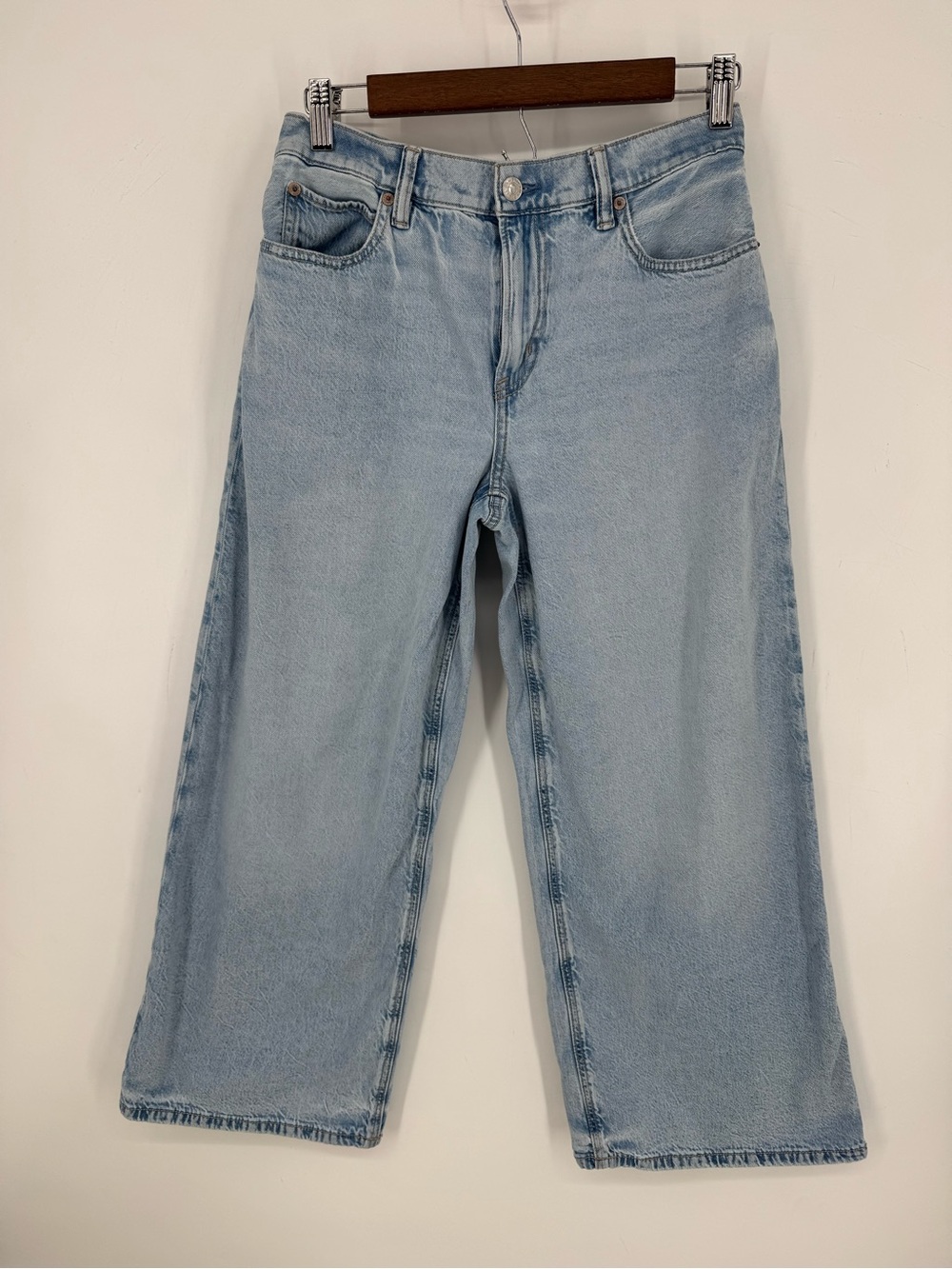 American Eagle Women's Light Wash Loose Baggy HighRise Denim Jeans Size 4 Short